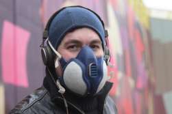 Steve Locatelli tovert Antwerpen-Luchtbal om tot graffitikunstwerk. (foto: Iris Luyckx)